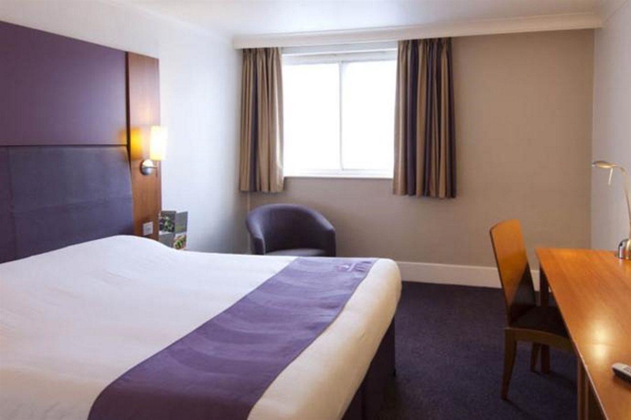 Premier Inn Aylesbury Ngoại thất bức ảnh