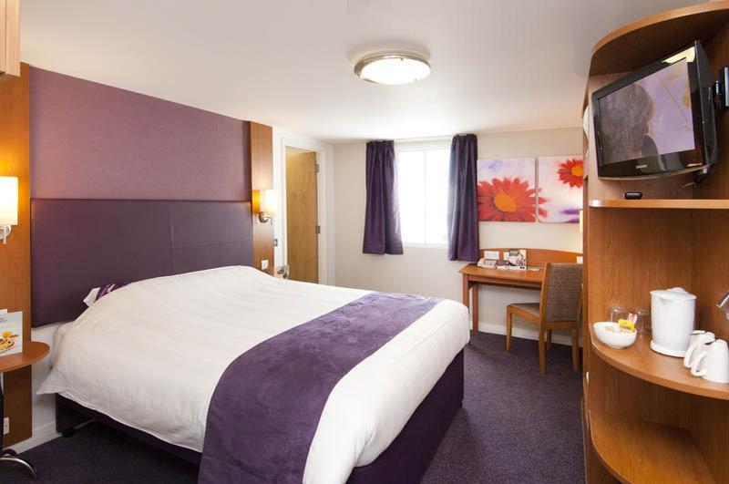 Premier Inn Aylesbury Ngoại thất bức ảnh