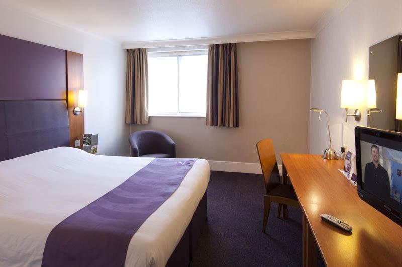 Premier Inn Aylesbury Ngoại thất bức ảnh