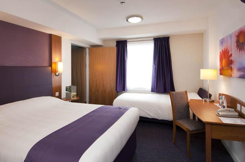 Premier Inn Aylesbury Ngoại thất bức ảnh